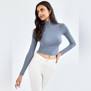 Aritzia Wilfred Only Cropped Turtleneck